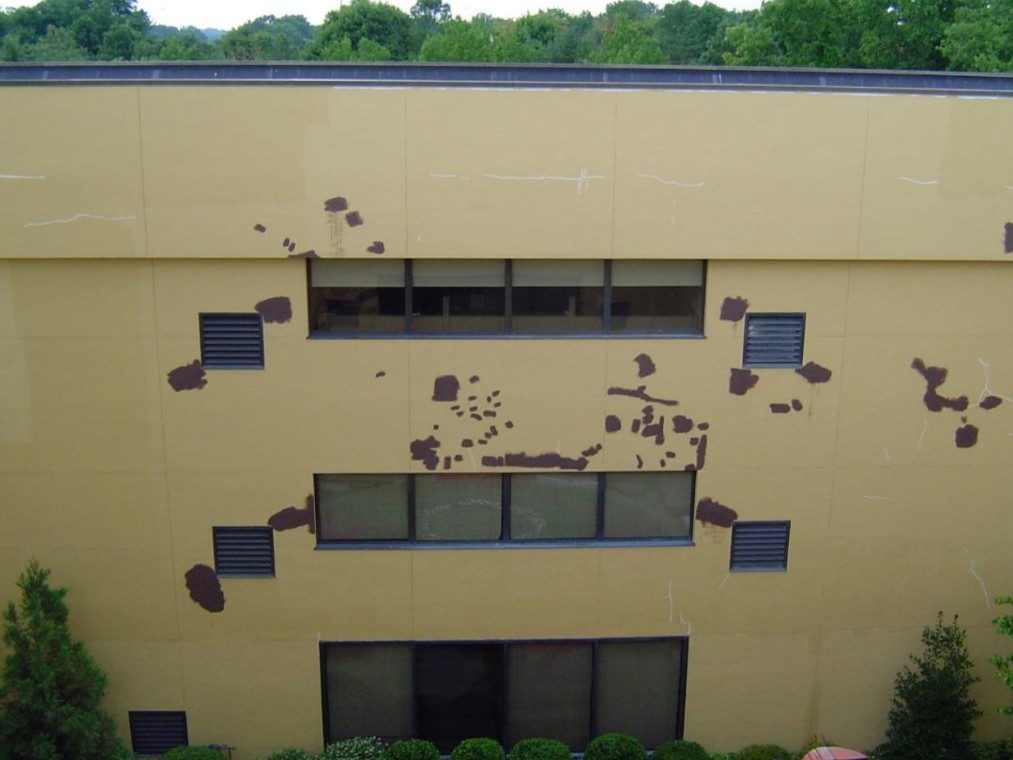 RD-Elastoflex applied for façade waterproofing against moisture and frost Application of RD-Elastoflex waterproof system on stucco façade