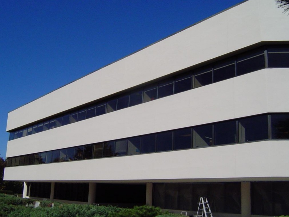 Renovation example of stucco façade using RD-Elastoflex Stucco building façade renovation with RD-Elastoflex crack-bridging system